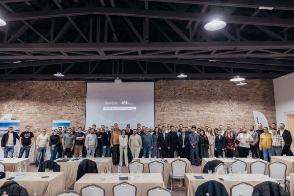 &Agrave; propos de Dyness