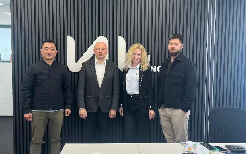 Une d&eacute;l&eacute;gation ukrainienne de la ville de Tcherkassy rend visite au SIMAI pour discuter de la coop&eacute;ration en mati&egrave;re de stockage d'&eacute;nergie C&I